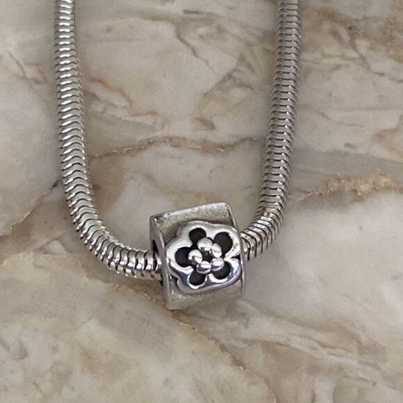 Pandora Daisy Sterling Silver Charm Bead - Retired - Picture 1 of 4